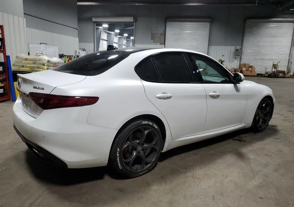 Alfa Romeo Giulia cena 47000 przebieg: 109897, rok produkcji 2018 z Żukowo małe 56